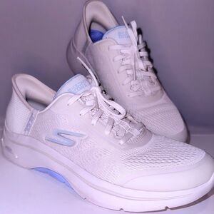 Skechers Go Walk White Mesh Sneakers Women’s Size 9 Comfort Walking Shoes